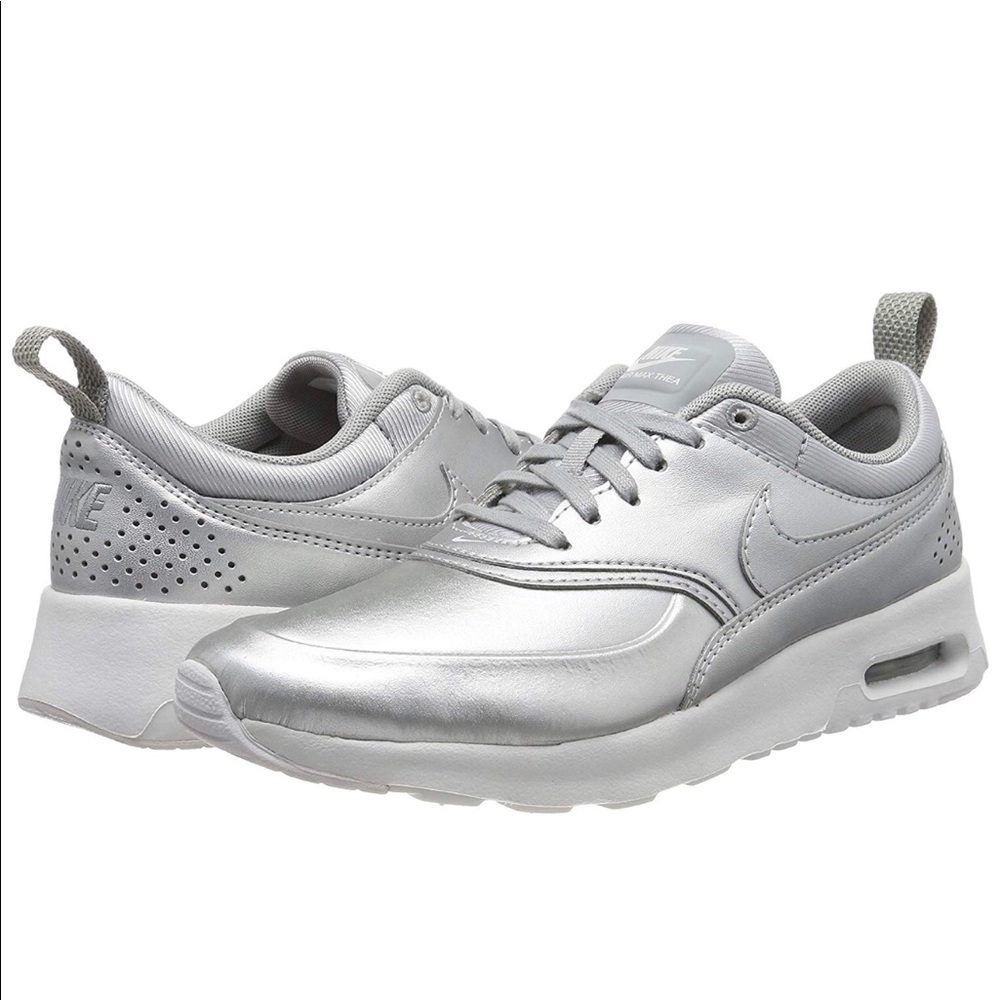 Nike Women’s shoe- size7